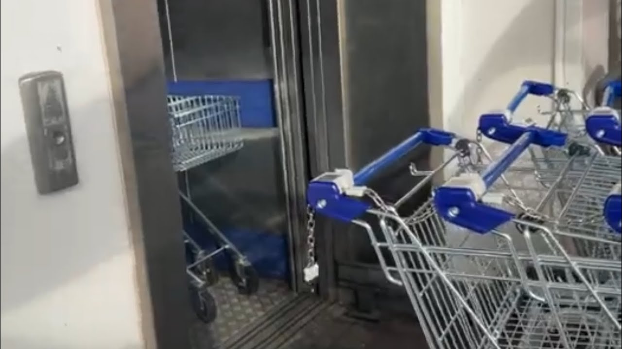 The lift and travelators at Tesco at Long Eaton ￼￼