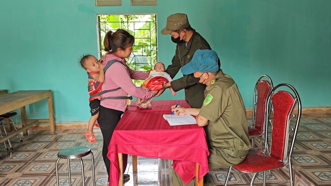 Return the baby abandoned by the mother to the authorities for settlement - Nong Van Chuong