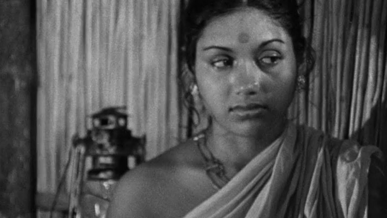 তিতাস একটি নদীর নাম / সংক্ষেপে জেনে নিন কালজয়ী সিনেমাটির সম্পূর্ণ কাহিনী। 