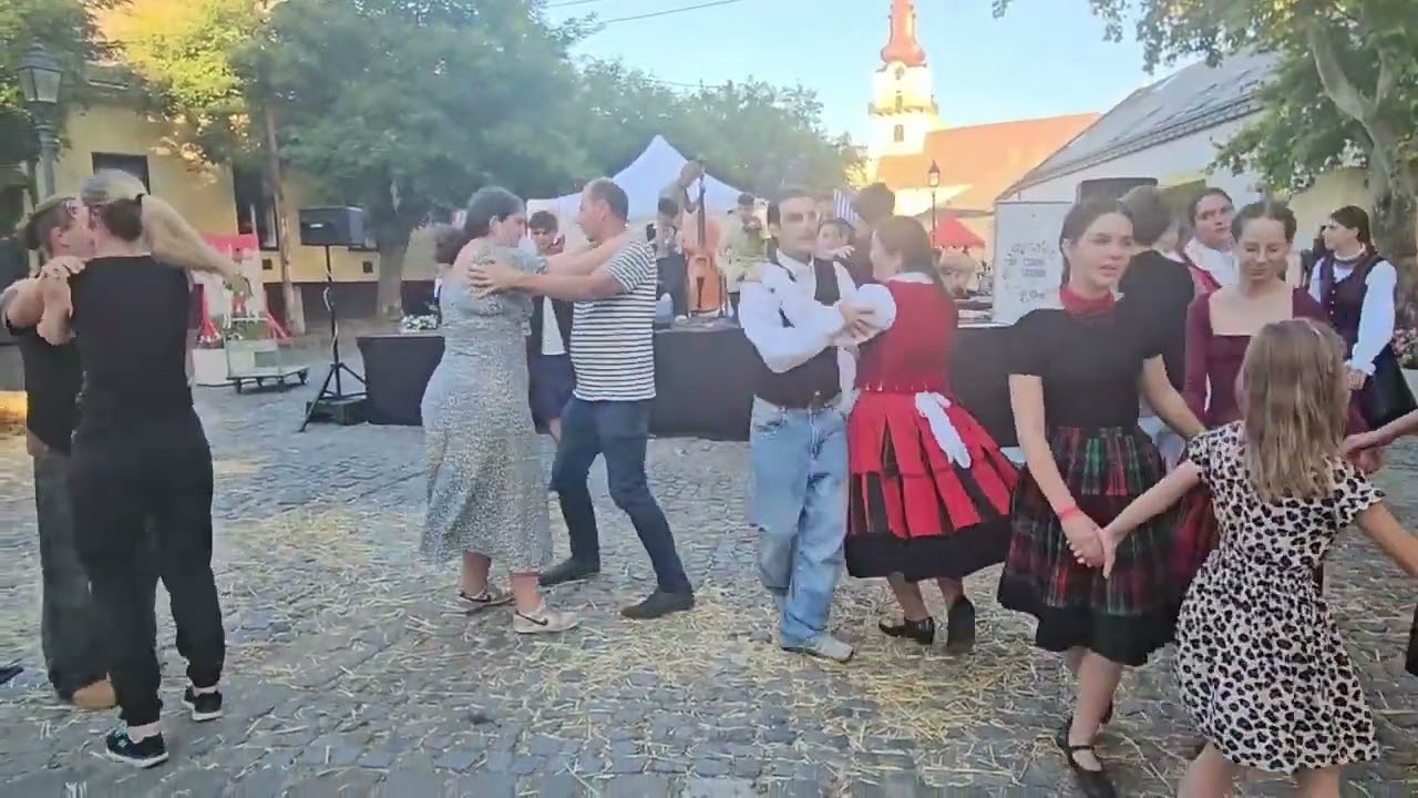 Csárdások az utcán