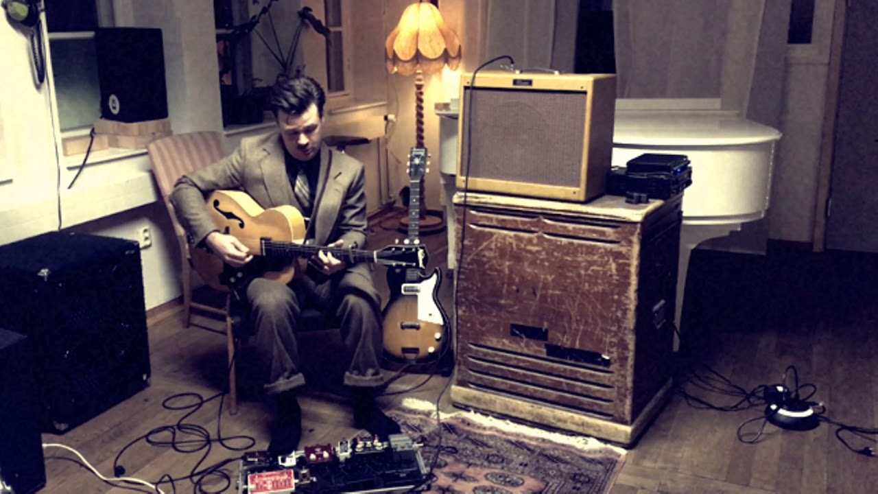 Electric guitar, pedals and a leslie