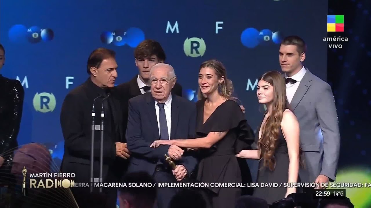 EL EMOTIVO HOMENAJE A ENRIQUE MACAYA MÁRQUEZ