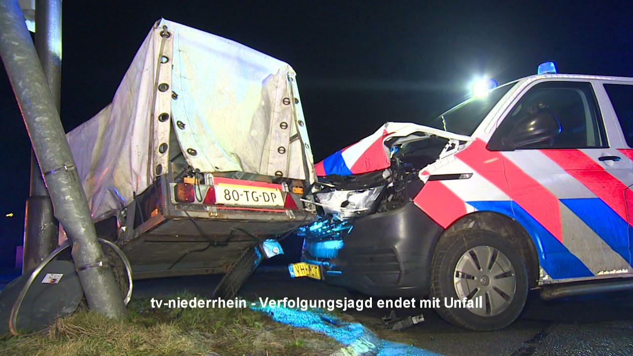 Niederländische Polizei - Verfolgungsjagd endet mit Glatteisunfall in Geldern