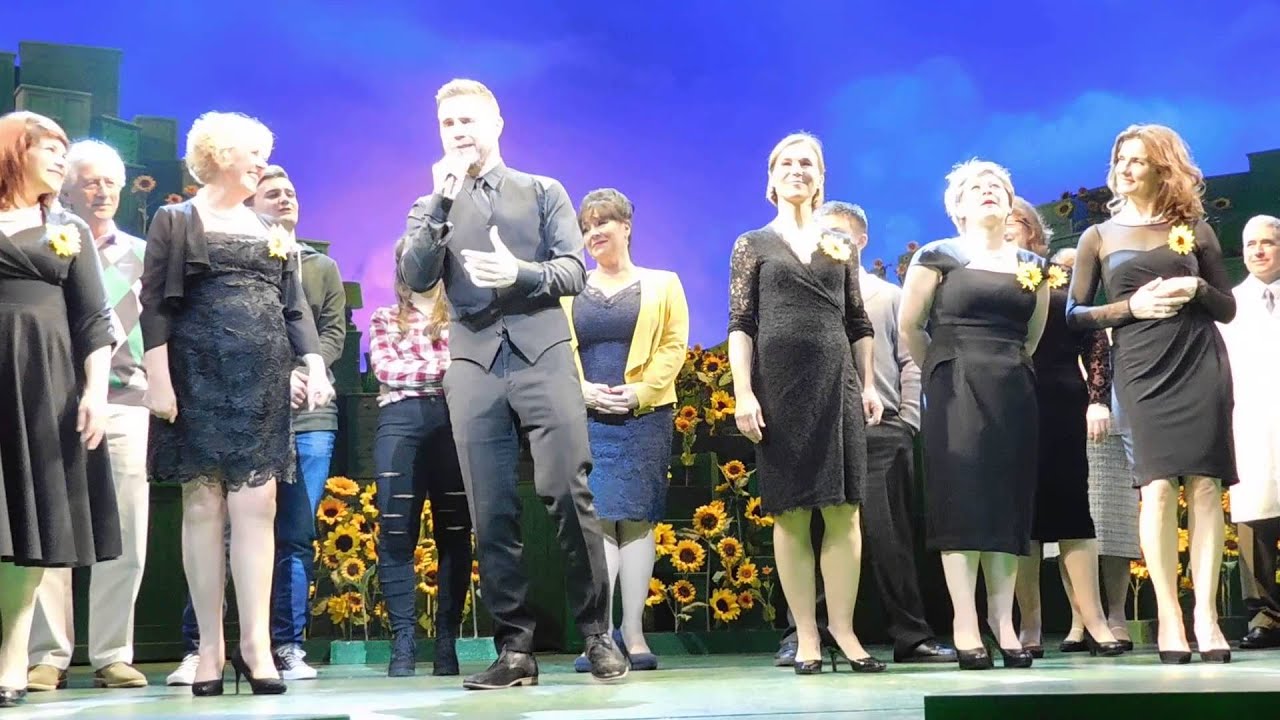 Gary Barlow singing 