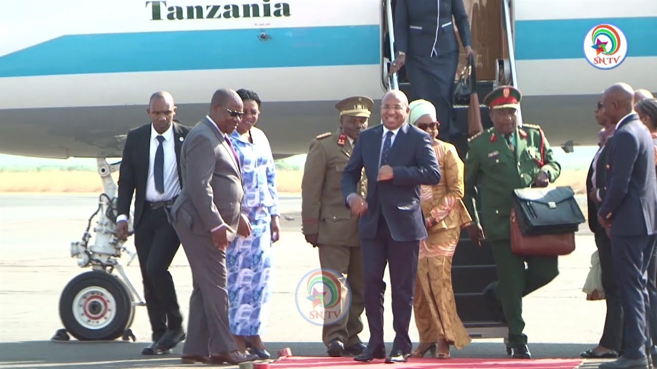 ANGALIA RAIS DR.MWINYI ALIVYOPOKELEWA NCHINI BURUNDI
