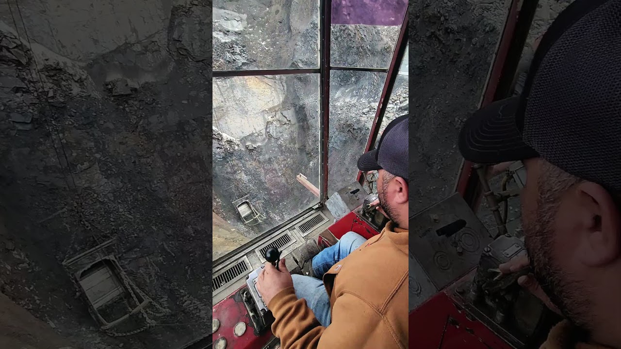 MEGA Dragline Digging Deep