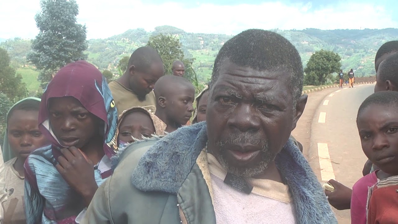 Rutsiro / Bamwe mubasheshe akanguhe basigaye bibagirwa imyaka bafite kubera inzara