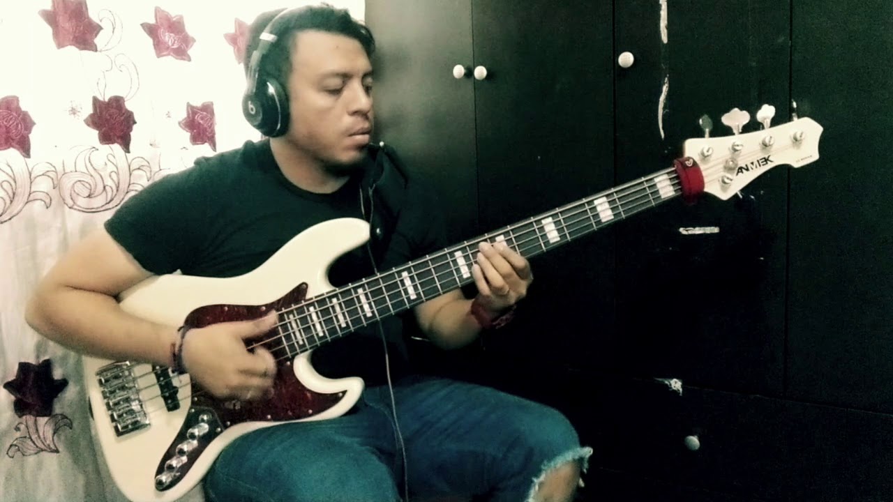Bass cover: Me rodeas ( Ingrid Rosario) Anmiek Bass