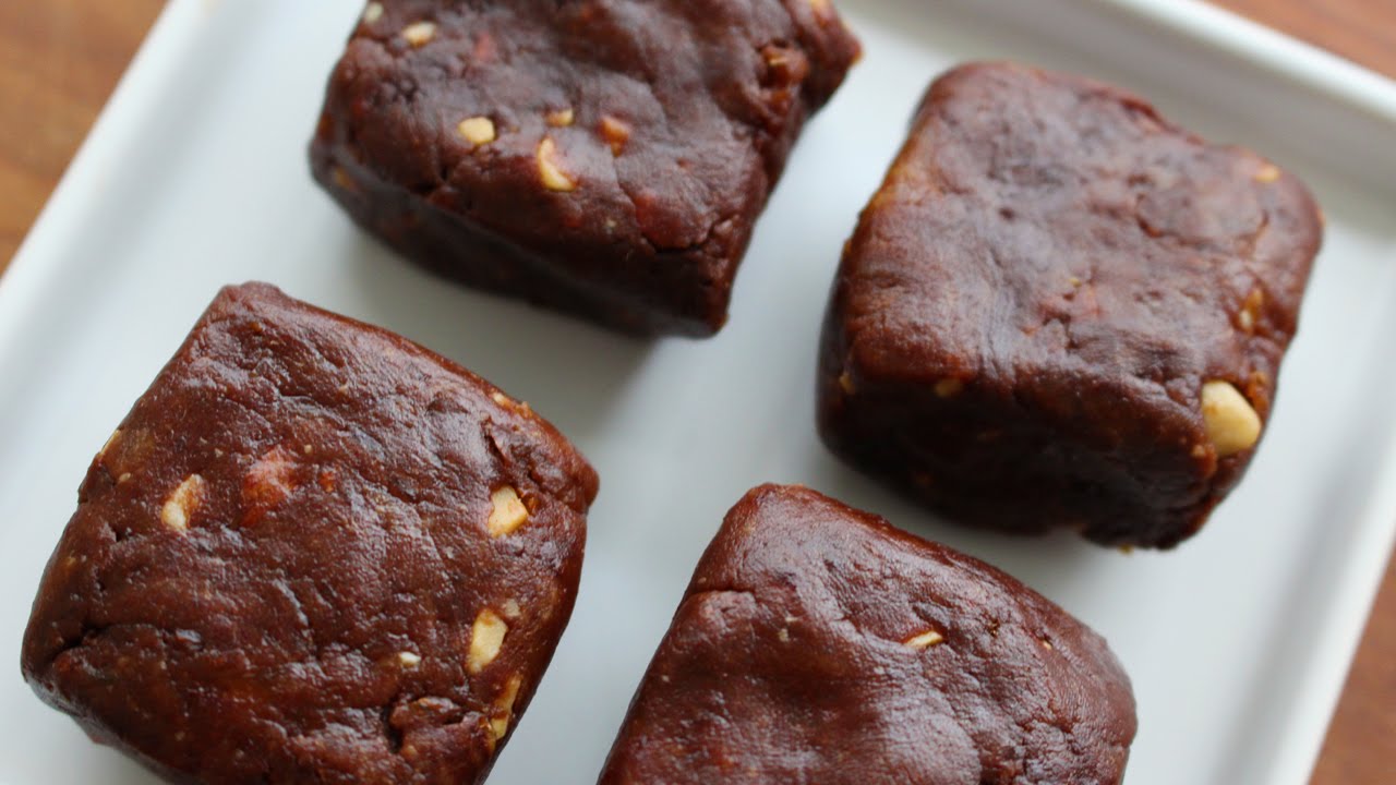 DIY: RAW CHOCOLATE DATE FUDGE (You must try this!!!!)