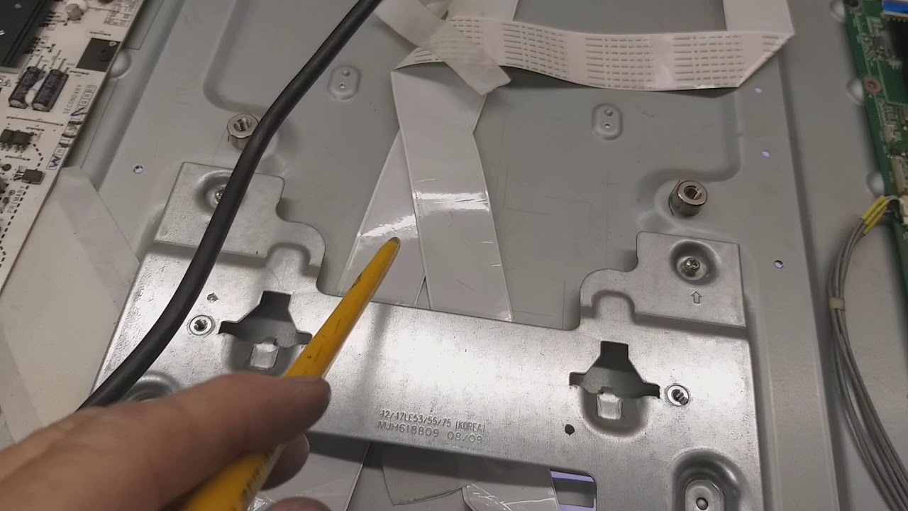 Tem como consertar TV LG 42LE7500 mexida por técnico inexperiente ?