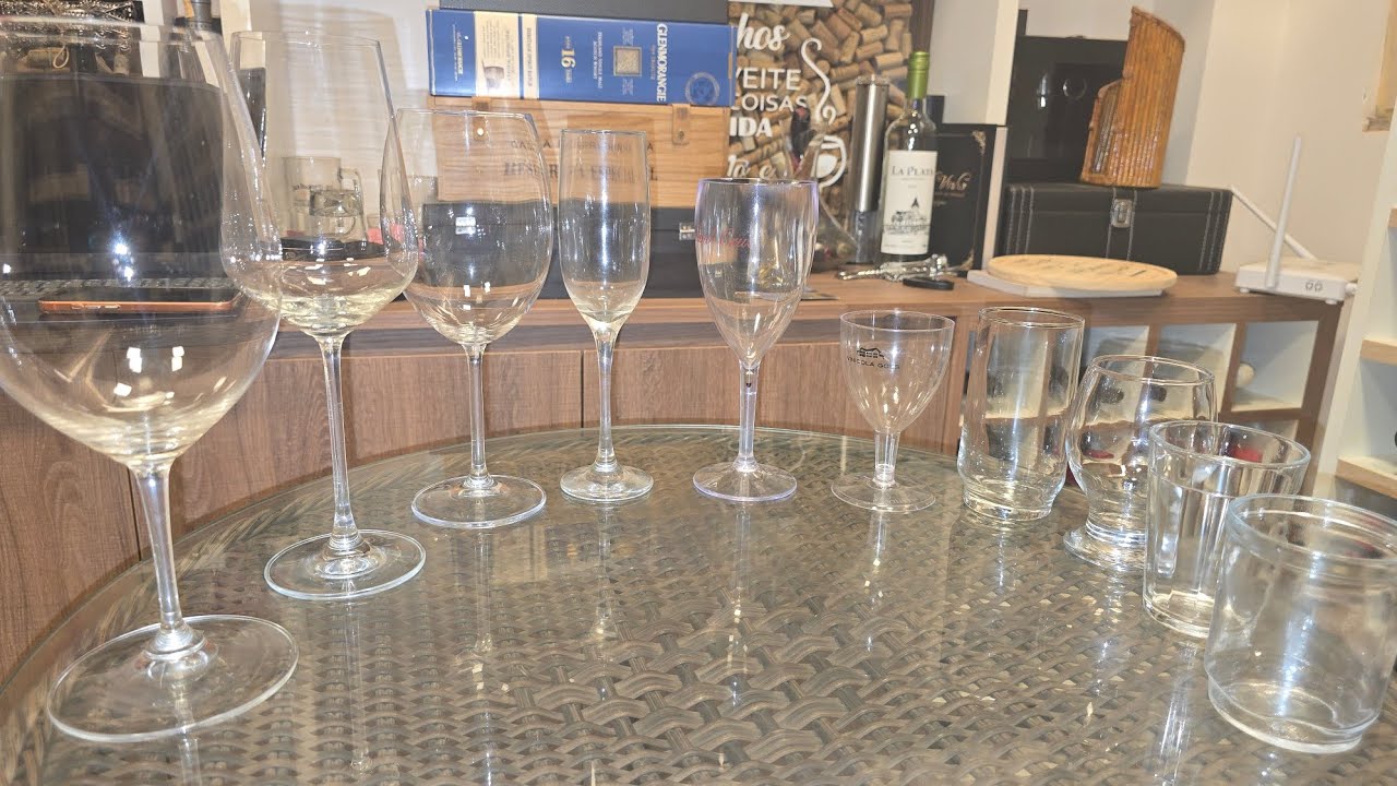 Beber vinho no copo vs taça existem uma diferença 
