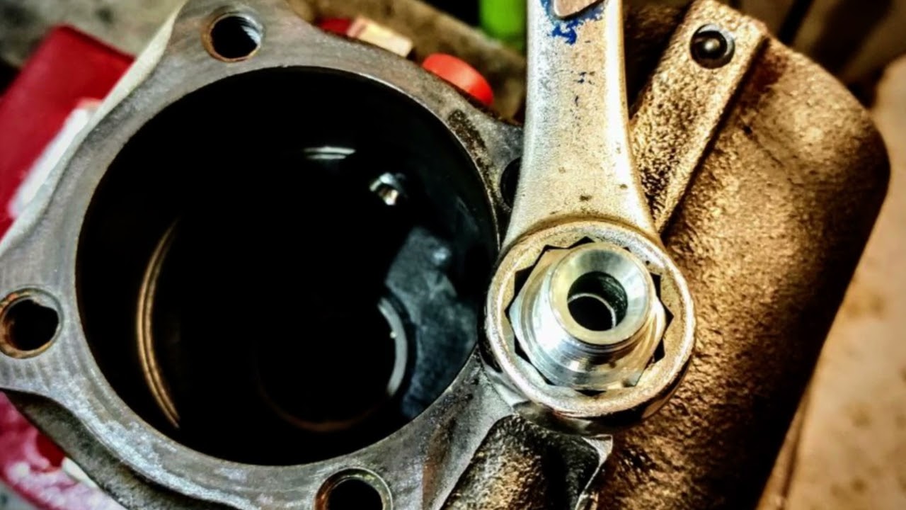 Hydro Assist Drilling and Tapping a Land cruiser 70 Steering Gear Box Part 1:3