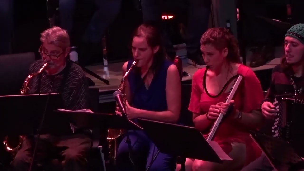 Ledebirds olv Dick van der Harst speelt TING TANG