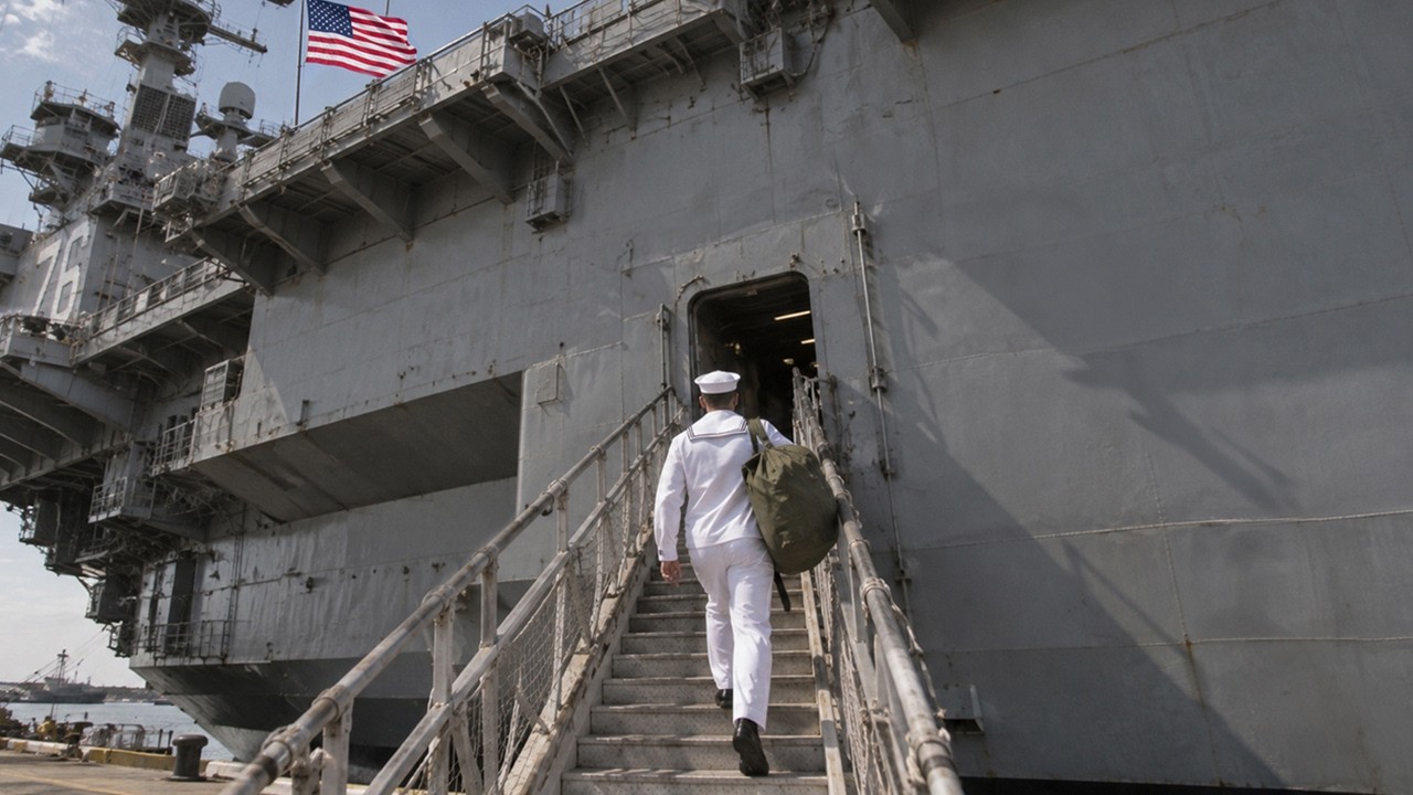 Первые 48 часов службы на авианосце ВМС США: час за часом