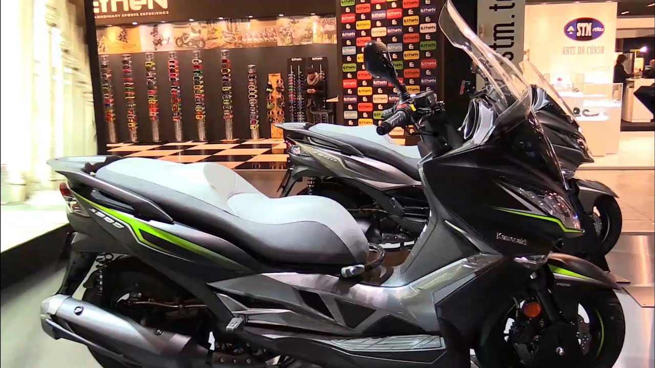 Kawasaki Z300 Review: Naked Bike with Assist & Slipper Clutch | VS Honda CB300F