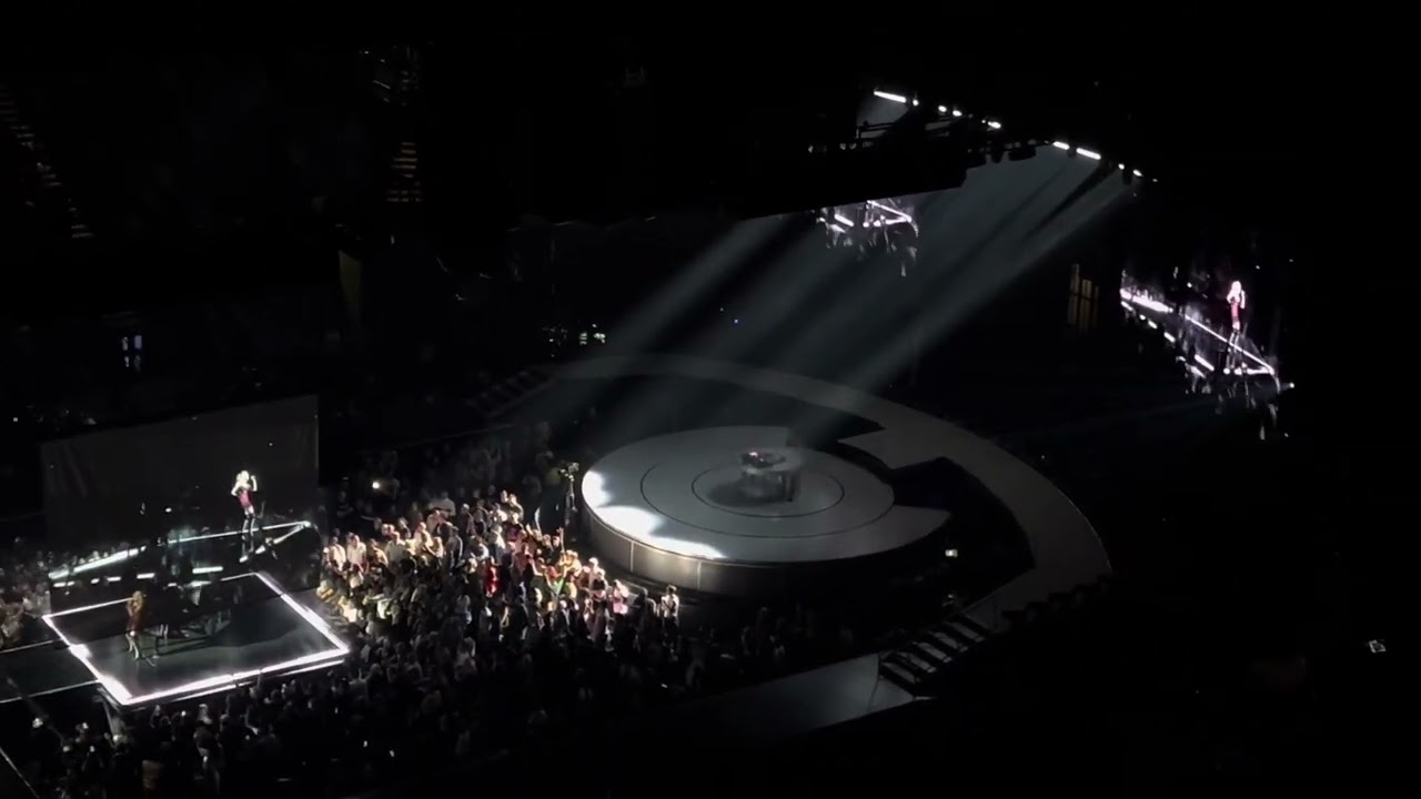 Madonna - Bad Girl (live in London, Celebration Tour, 14/10/2023)