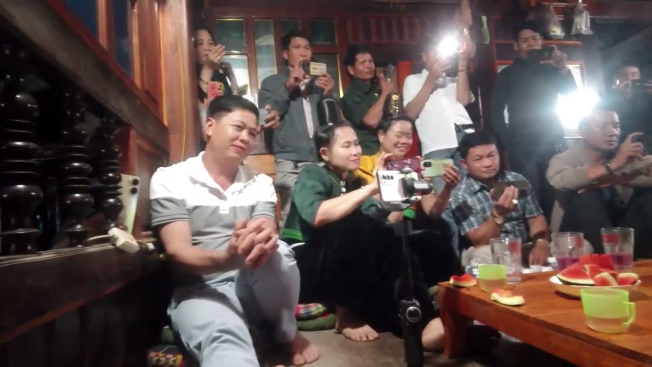 Kim cương pò nhính khằn lài chau pi nong tỏn phăng nơ 