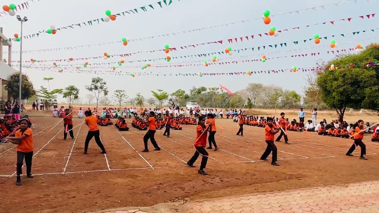 लाठी काठी सादरीकरण करताना इयत्ता ६ आणि ७ वीच् च्या विद्यार्थिनी 🔥