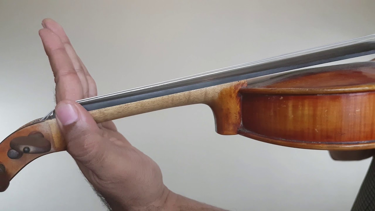 Cómo colocar la mano izquierda del violín