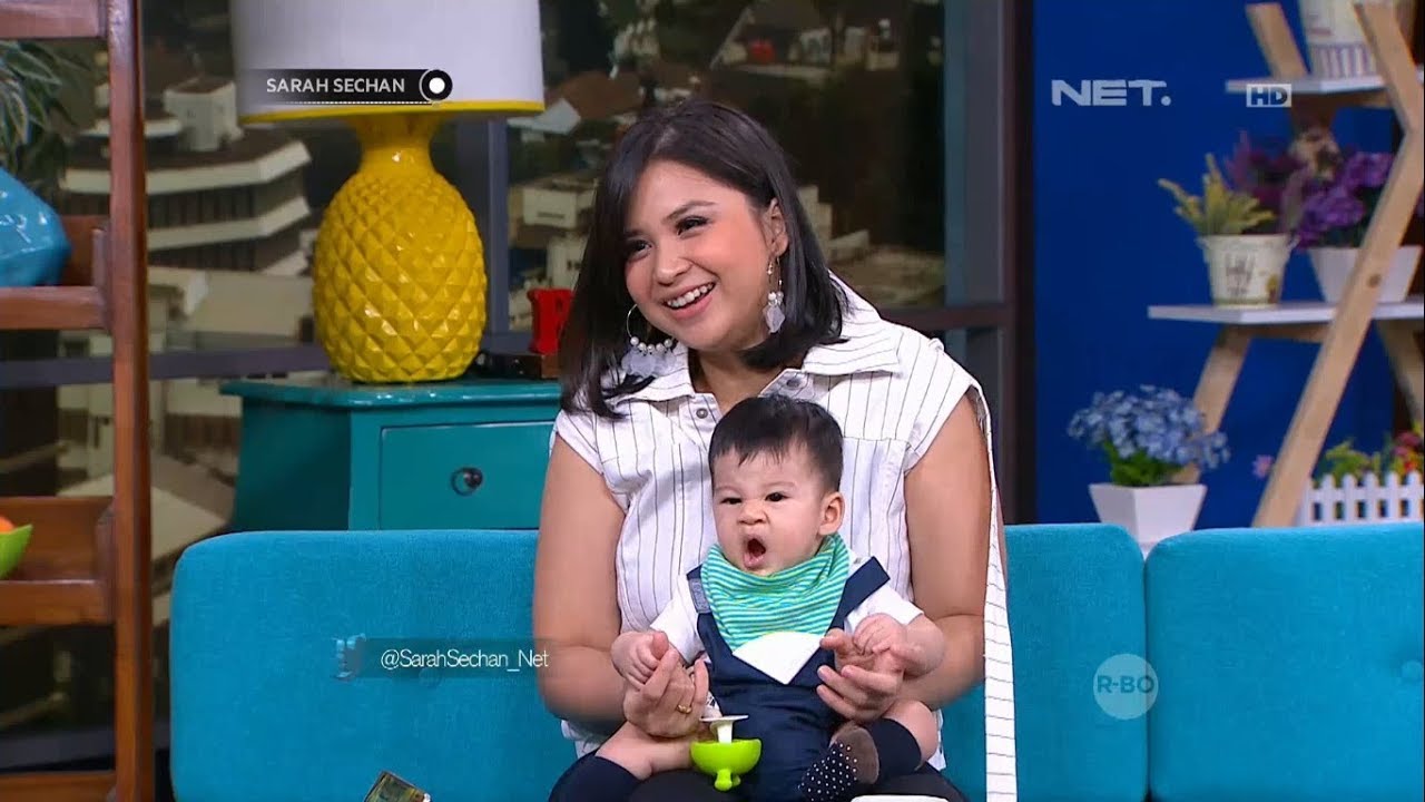 Anak Putri Titian Ngantuk Dengerin Ibunya Cerita