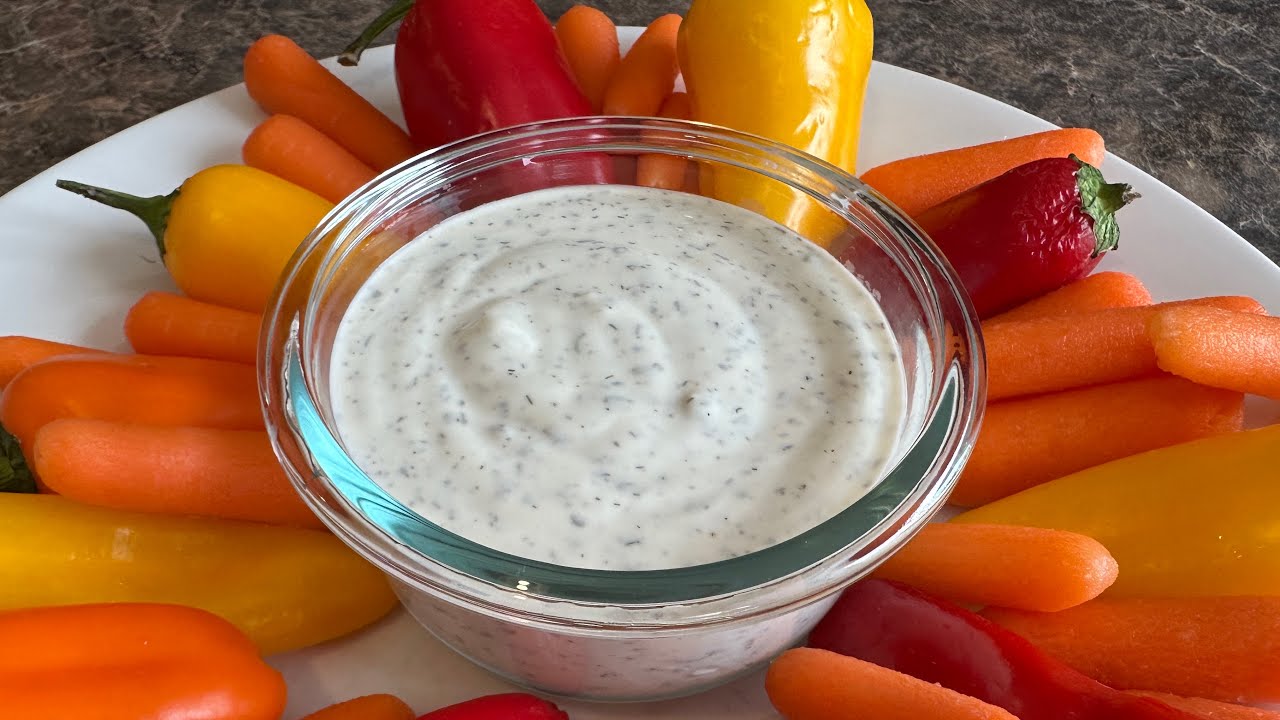 Полезно и вкусно: противовоспалительная заправка из йогурта «Ранч»!
