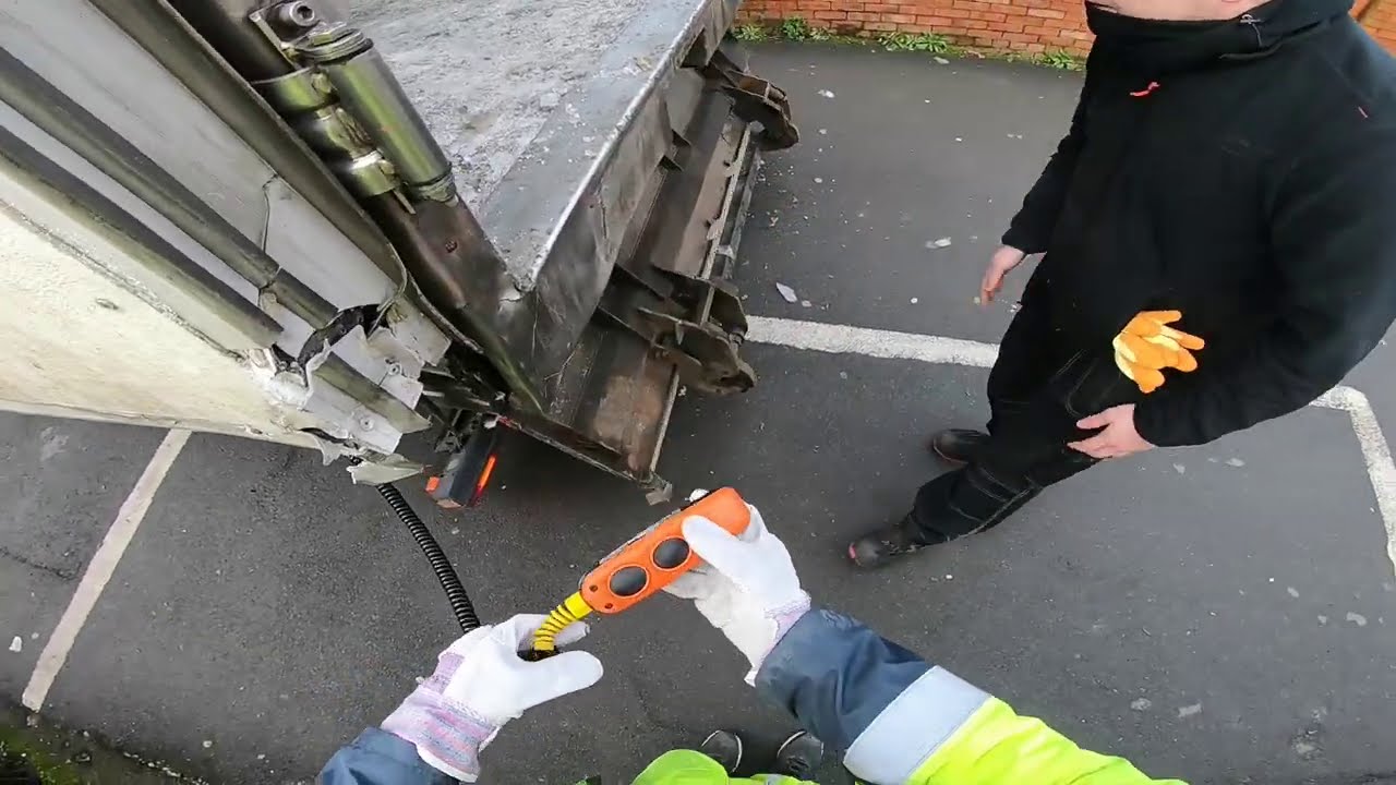 UK HGV CLASS 2 POV DRIVING VLOG MERCEDES AXOR 2533 REFRIGERATED LORRY - FISH DELIVERY TO SHOPS [1]