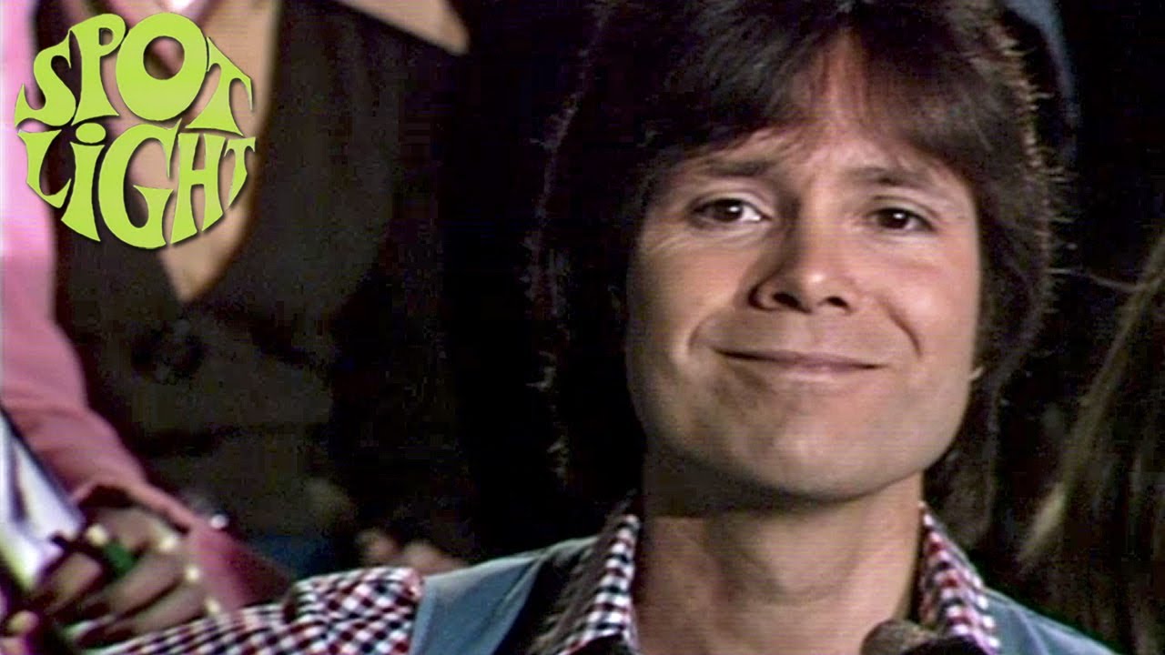 Cliff Richard spricht über seine indische Heimat und singt 