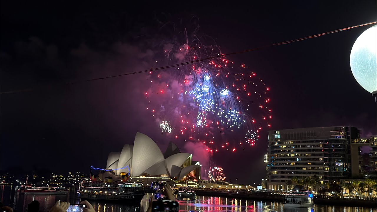 New year fireworks at Sydney opera house part 2 #australia #studentlife #viral 