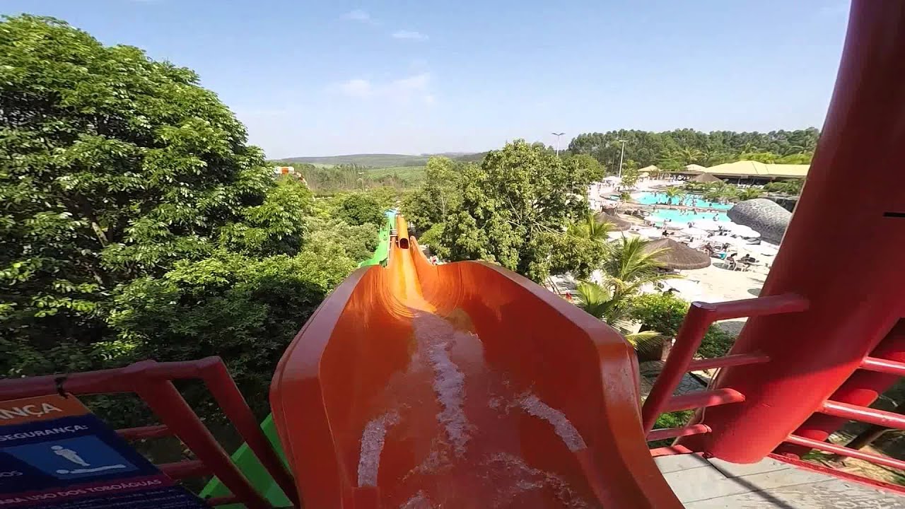 Tobogã no Thermas Water Park em Águas de São Pedro - SP
