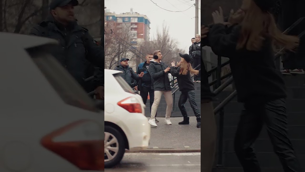 Experiment social: ceartă &icirc;n stradă. Cine sare &icirc;n ajutor? #shorts  #short