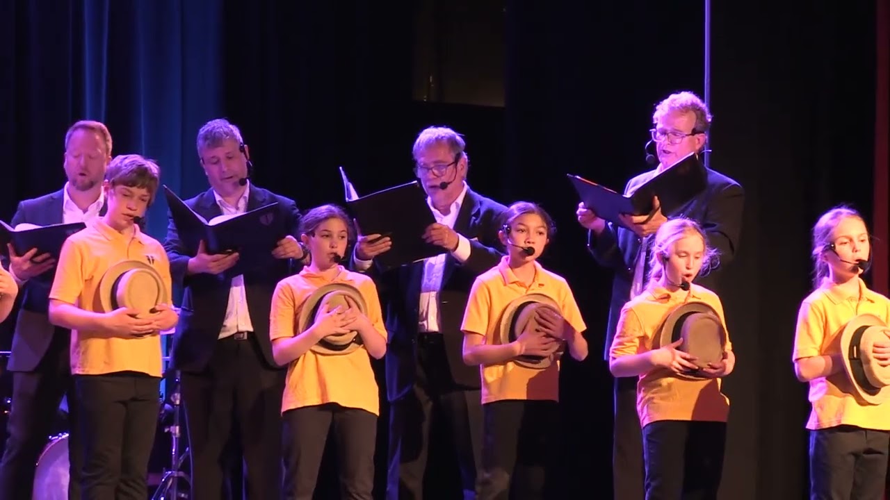 L'âme des poètes (Charles Trenet) par les Petits Chanteurs de Trois-Rivières