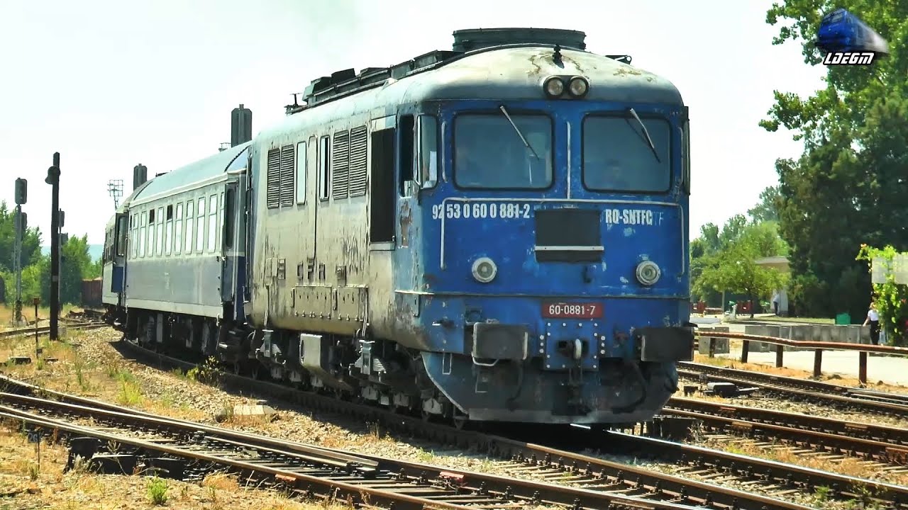 Fluieroasa 060-DA 60-0881-2 & Mecanic Super Engineer in Gara Oradea Est Train Station - 21 July 2022