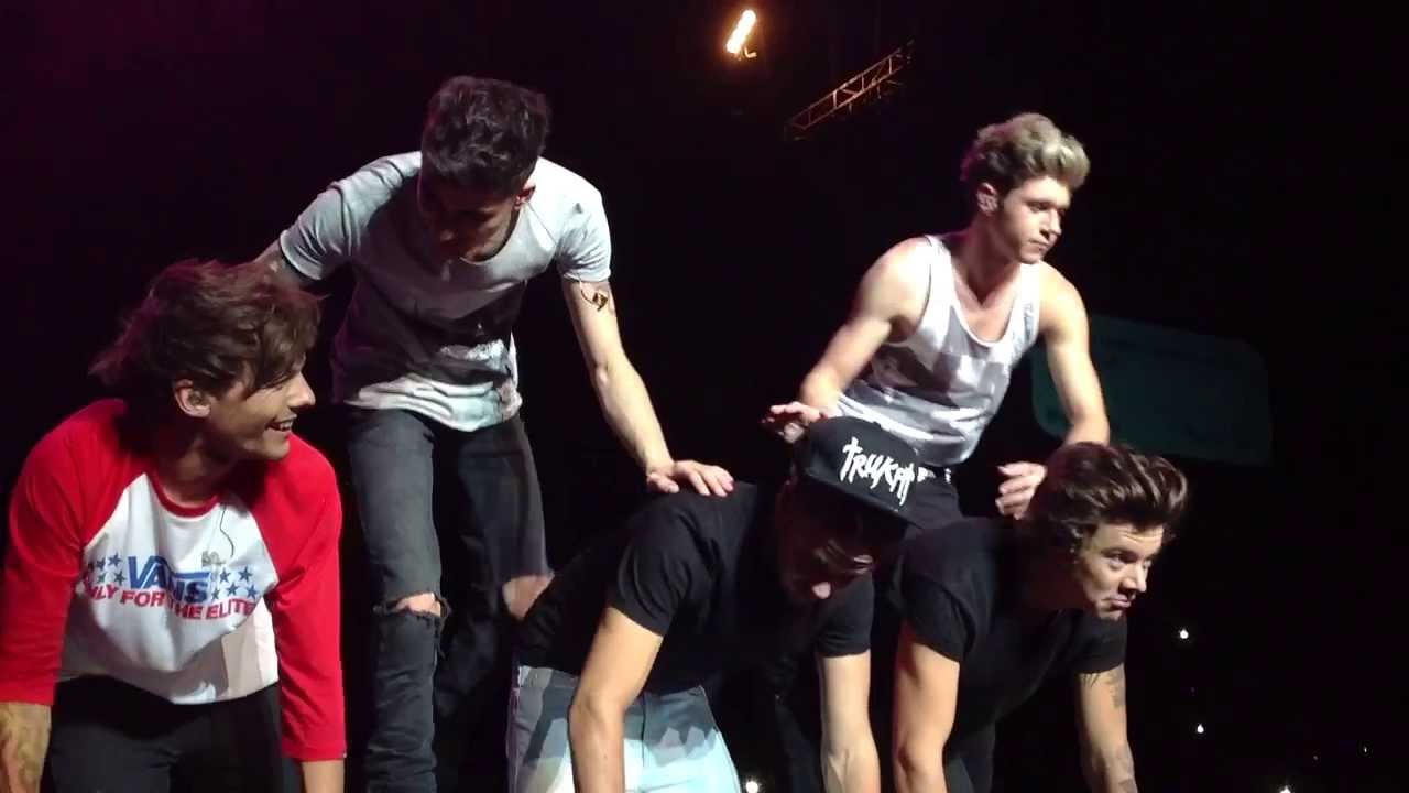 One Direction Twitter Questions - Christchurch FRONT ROW