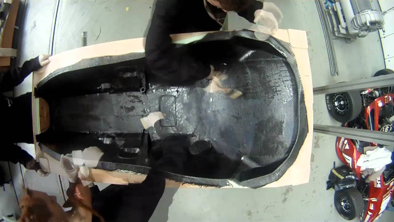 Monocoque F-106 - Erste Lage - Timelapse
