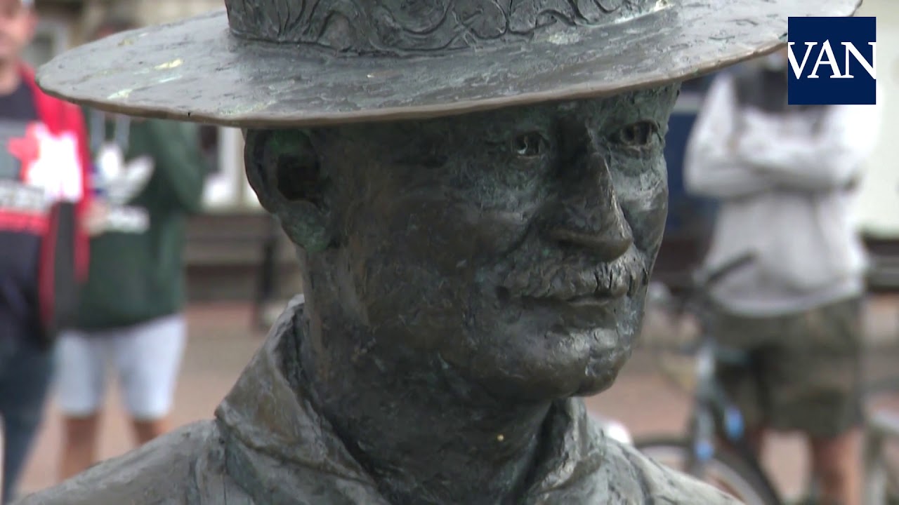 Un ayuntamiento de Inglaterra retira la estatua del fundador de los scouts