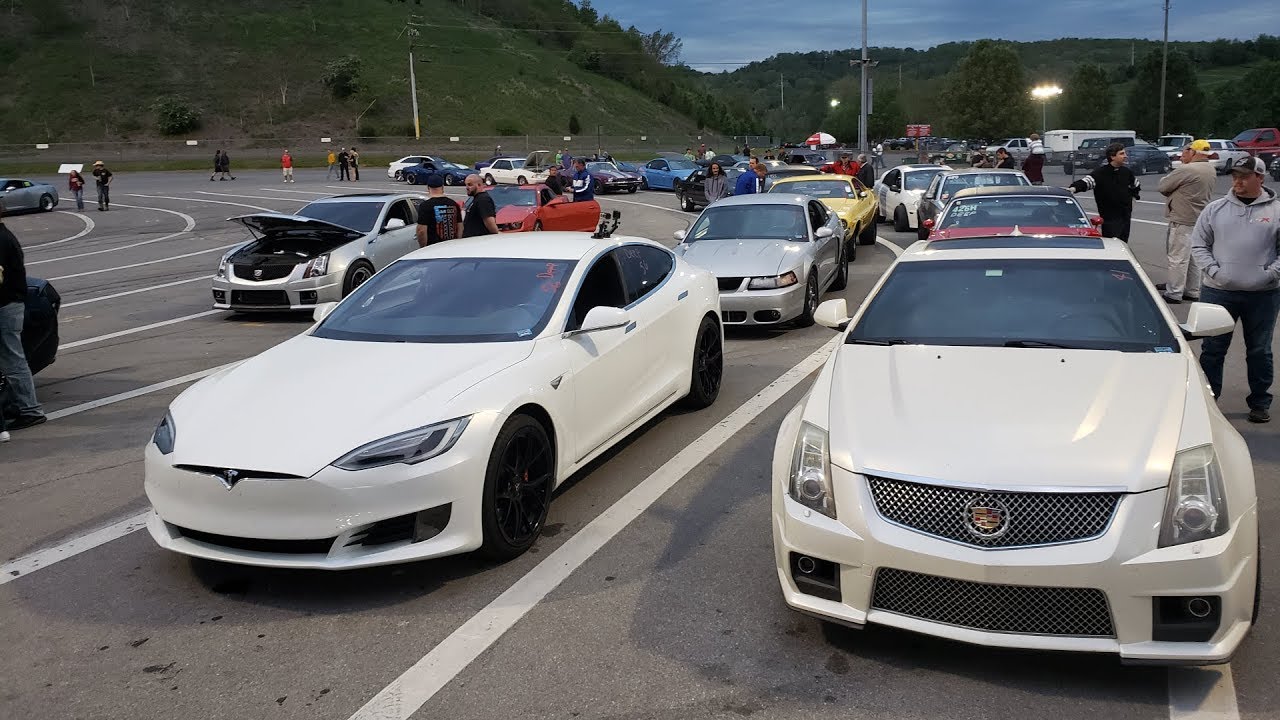 Tesla P100D Takes on Muscle Cars at Bristol Dragstrip!