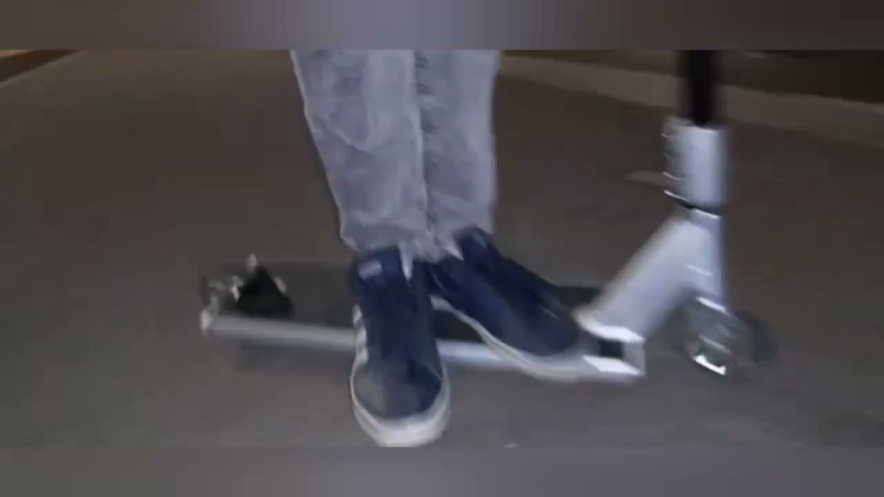Striker gravis Street scooter tricks