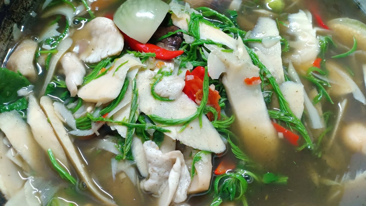မွ်စ္ခ်က္နည္း (แกงเปรอะหน่อไม้สด)