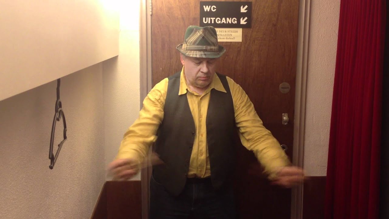 Alan 'Gunga' Purves plays the bones