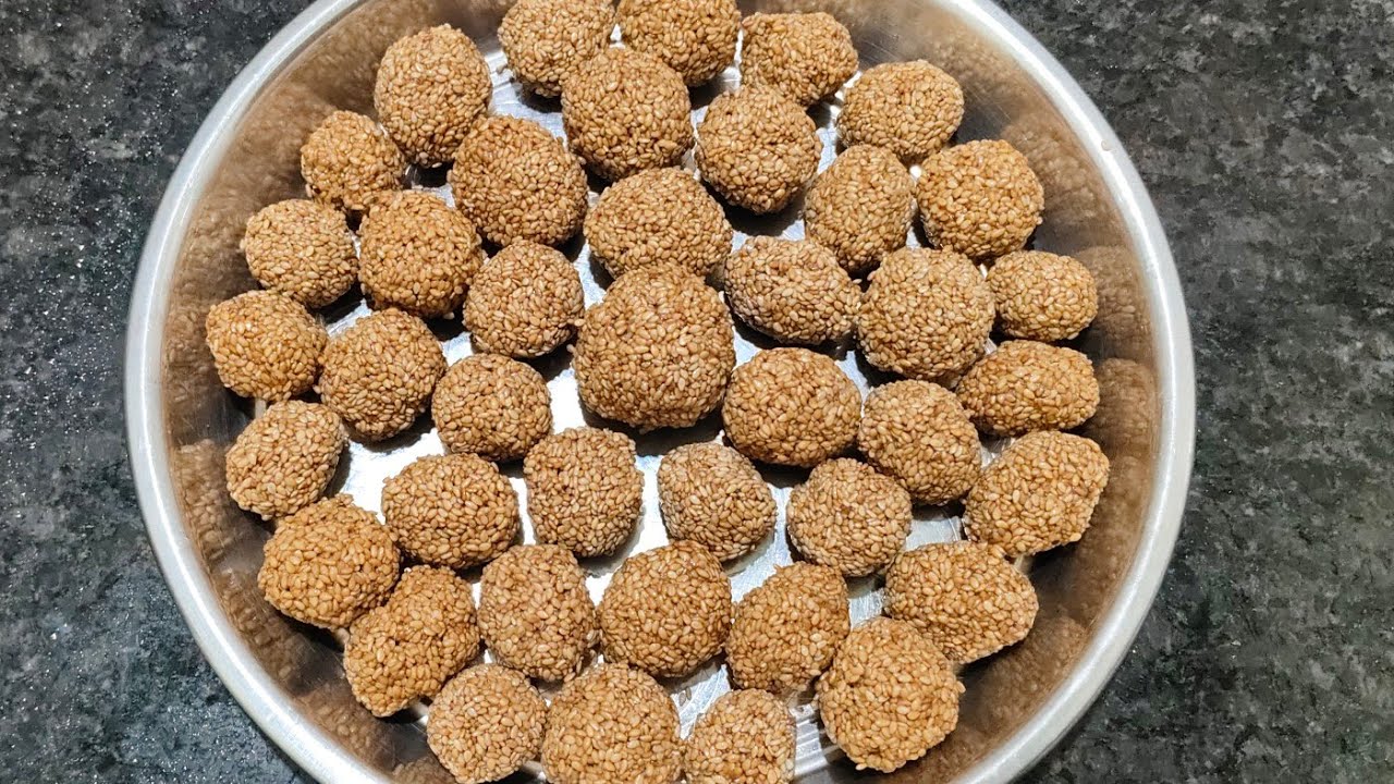 तिल का लड्डू बहुत #आसानी# से घर पर बनाएं #झटपट# में।(Til ka laddu).......