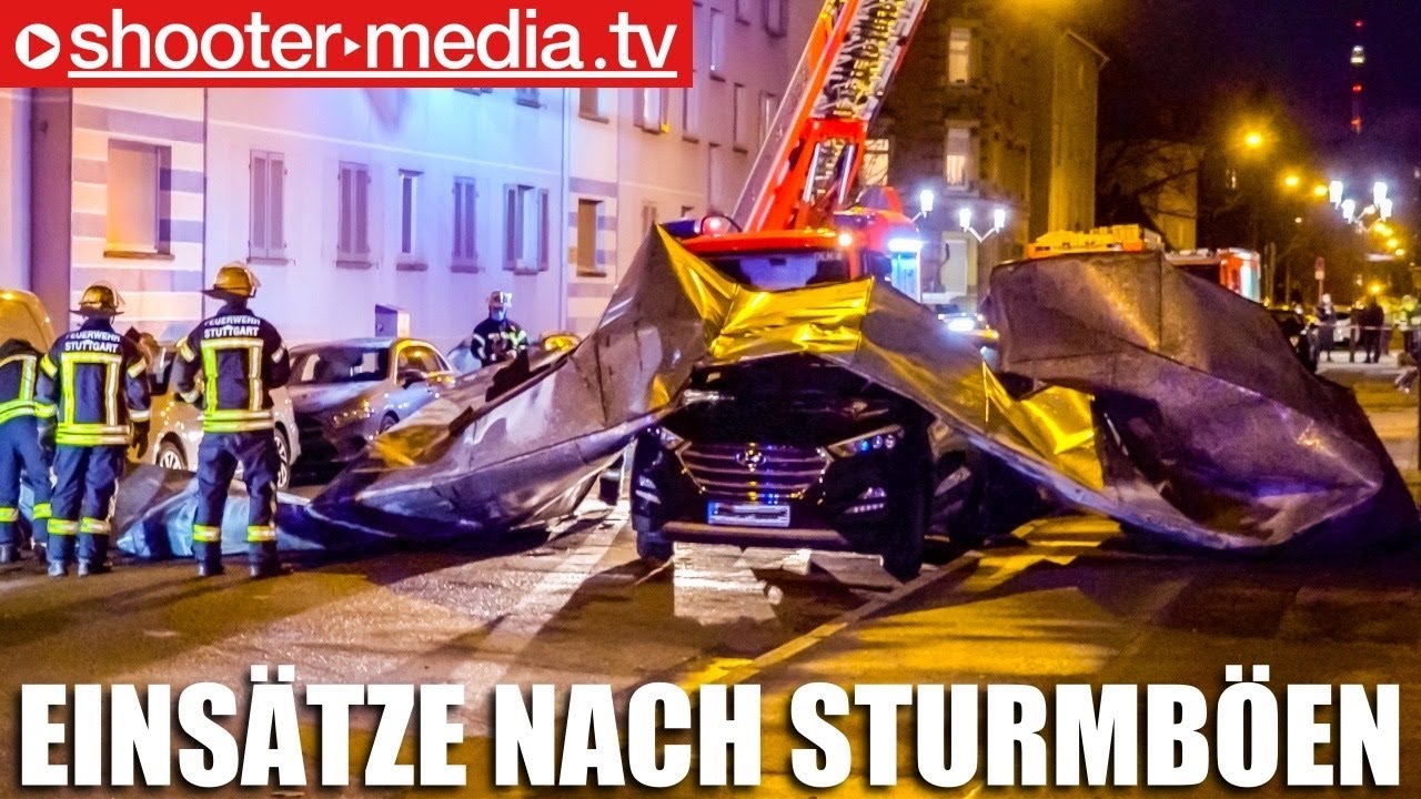 ❎ Großes massives Dachteil begräbt PKW  ❎ | 🚒 Feuerwehr Stuttgart und Waiblingen im Sturmeinsatz 🚒