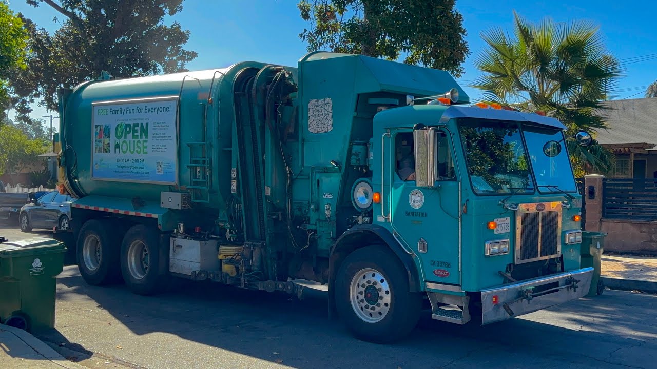 L.A. Sanitation’s “Idle-Arm” 2009 LNG Elliptical ASL Garbage Truck #36960