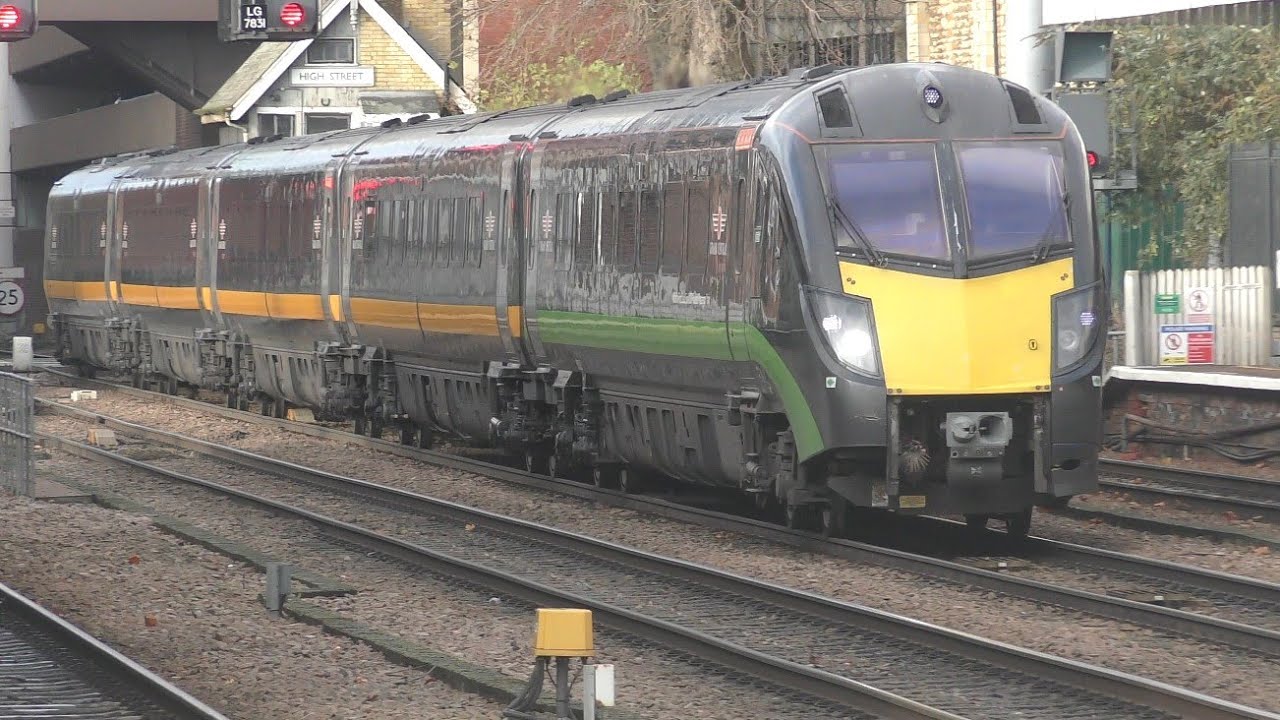 Trains at Lincoln Central - 04/12/2021