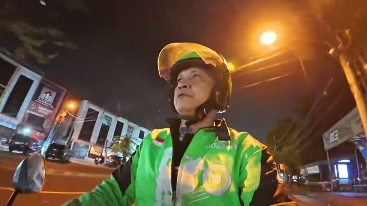 MENELUSURI DAERAH SUNGGAL DAN HELVETIA DI TENGAH MALAM | MOTOVLOG