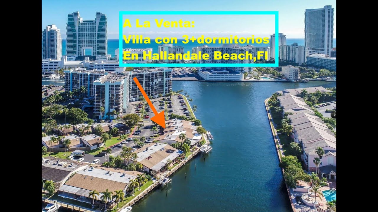 Villa a la Venta Frente al Agua en la Bahía con su Propio Muelle en una Marina en Hallandale Beach