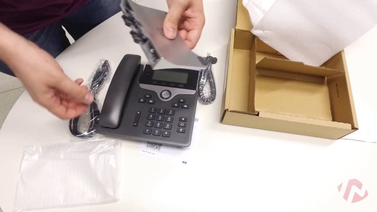 Unboxing Cisco CP-7821