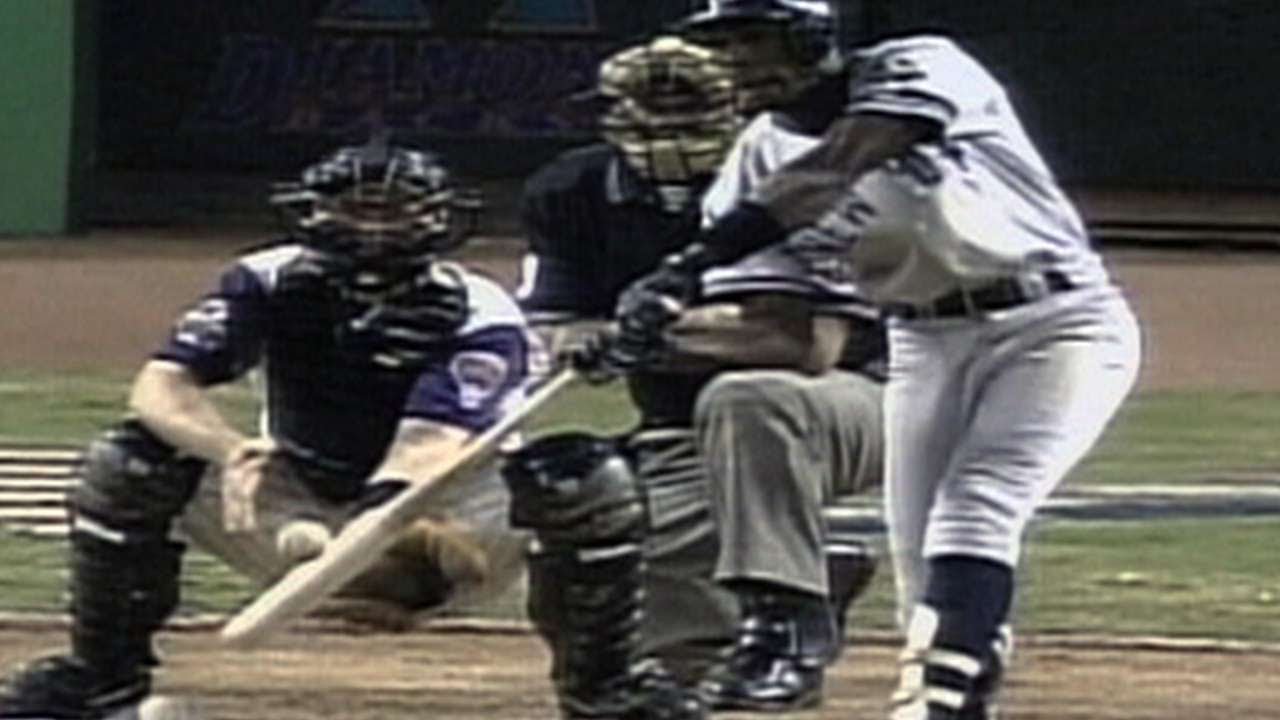 2001 WS Gm7: Soriano's homer gives Yanks late lead