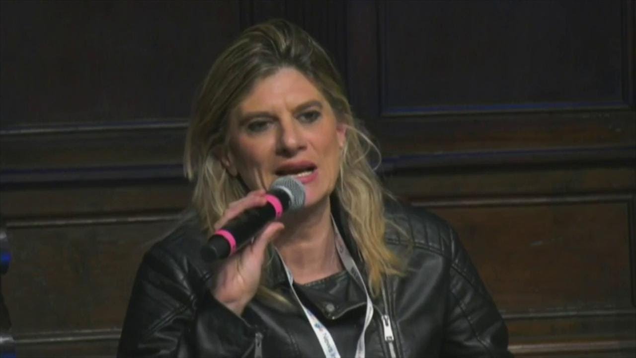 Federica Angeli: 
