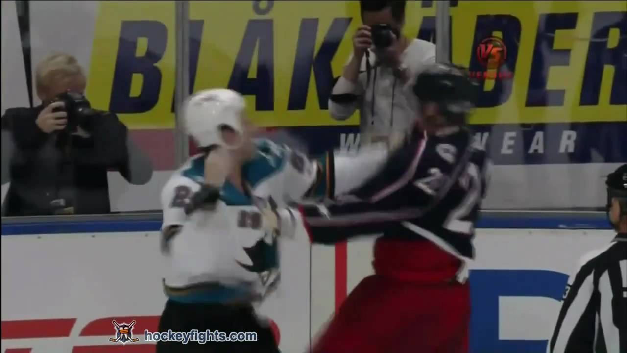 Ryane Clowe vs Mike Commodore Oct 8, 2010