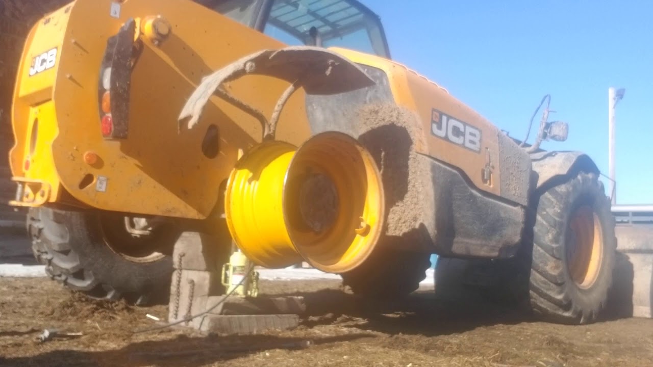 Changing a tire 500/70R24